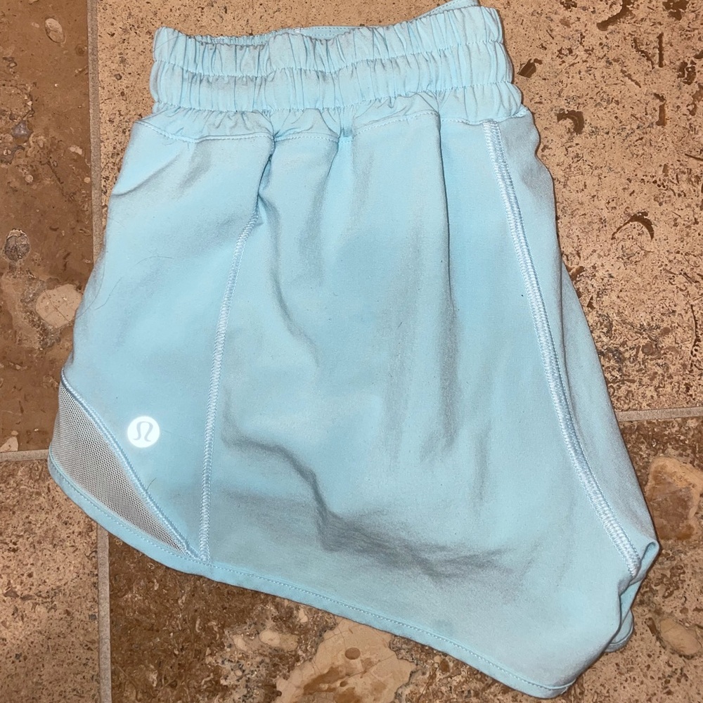 LULULEMON hottie hot shorts 2.5 size 4